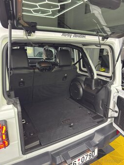 Prodám Jeep Wrangler SAHARA 2.0T 4x4 DPH - 9