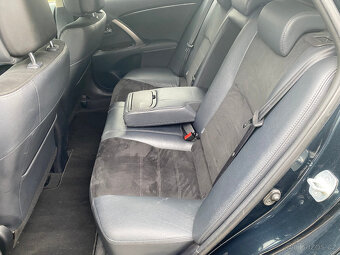 TOYOTA AVENSIS 2,2 D - AUTOMATICKÁ PŘEV - TOP STAV - 9
