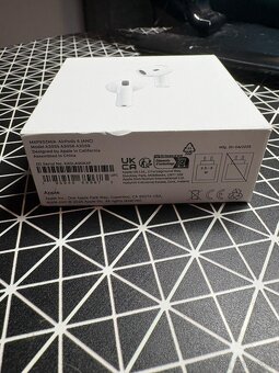 Sluchátka Apple AirPods 4 - 9