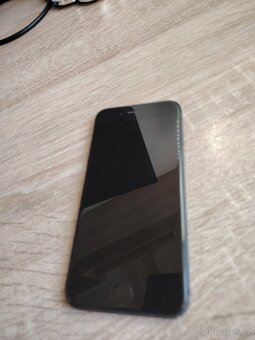 Apple iPhone 8 64gb dobrý stav - 9