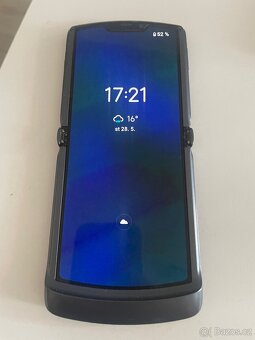 Motorola Razr 5g - 9