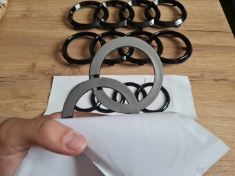 AUDI Čierne lesklé znaky - 9