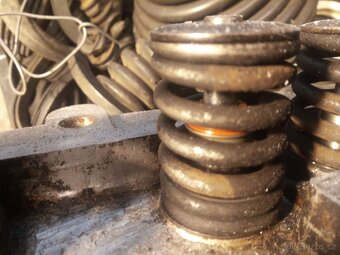 motor volha gaz 24,nebo uaz ,ne aro - 9