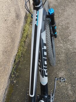 GIANT XTC ADVANCED ONE - karbon a komplet Shimano XT, vel M - 9