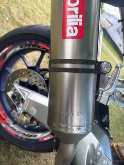 Aprilia tuono Factory rsv v2 - 9