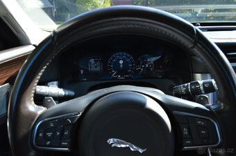Jaguar XF 3.0d 221kW, r.v. 2017, adaptivní LED, TZ - 9