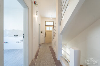 Dům, 7+kk, 180 m2, po rekonstrukci, pozemek 250 m2, Hlavenec - 9