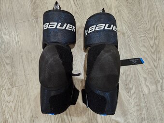 Hokejová výstroj BAUER - senior + zánovní - 9