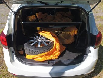 Kia Carens C7D31 - 9