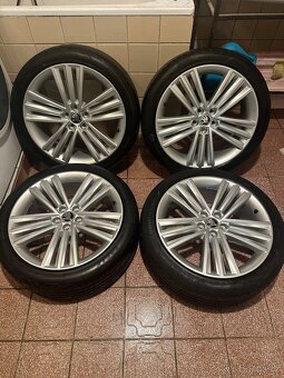 ALU Kola ŠKODA 5x100 R18 SIRIUS ZÁNOVNÍ Letní Pneu 205/45/18 - 9