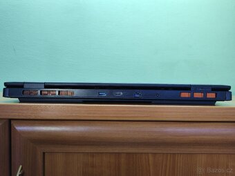 Obří 18" Msi,RTX-5070 Mux,R-9,QHD+,M.2 1TB - 9