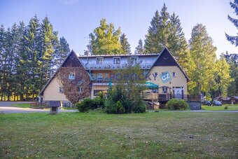 Rozlehlé pozemky o výměře 14 794 m² se stavebními parcelami, - 9