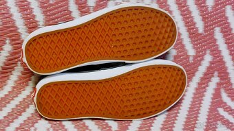 ČERNÉ PLÁTĚNÉ TENISKY - VANS - vel.38,5 - 9
