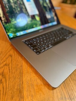 Apple MacBook Pro 16" 2.3GHz Intel Core i9 32GB / 1TB - 9