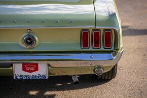 Ford Mustang Convertible - 9