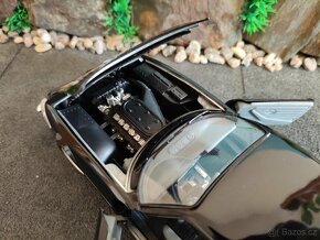 prodám model 1:18 ferrari 365GTB/4 - 9