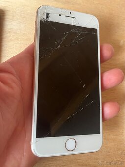 Balicek Iphonů, SE16gb, 2x8 64gb - 9