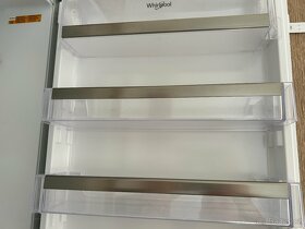 Vestavěnou chladnička s mrazákem značky Whirlpool - 9