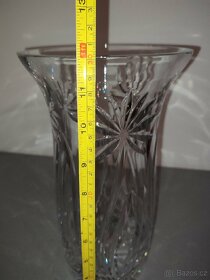 Váza z broušeného skla - 9