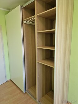 Šatní skříň Ikea Pax s posuvnými dveřmi - 9