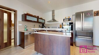 Prodej rodinného domu 151 m², zahrada, bazén, pergola, Rohat - 9