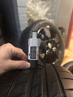 ALU Kola ŠKODA 5x112 R17 PROTEUS Letní Pneu 225/50/17 - 9