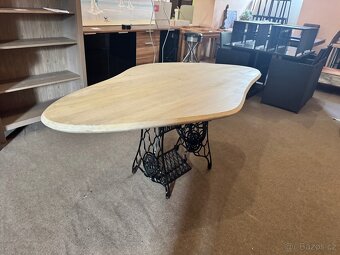 Krásný designový jídelní stůl z exotického dreva - noha kov - 9