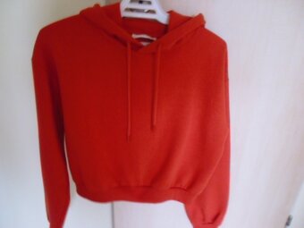 TRIČKA - BEZVADNÝ STAV - kus za 30 Kč - 9