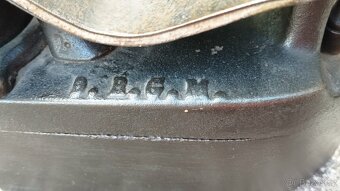 Obrovská komínová velmi stará sbírková žehlička D.R.G.M. - 9