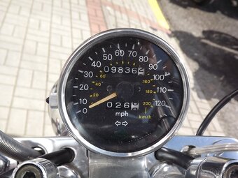 Suzuki VS 600 Intruder - 9