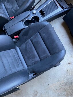 Mercedes GLK alcantara sedačky interiér - 9