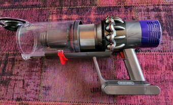 vysavač Dyson V10 - 9