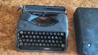 Prodám švýcarský starožitní psací stroj Hermes Baby - 9