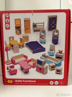 Domeček/police s nábytkem a postavičkami - 9