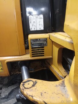 Bagr CAT 305C - 9