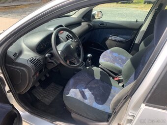 Peugeot 206 1.4i, TK 04/2027, rok 2002 - 9