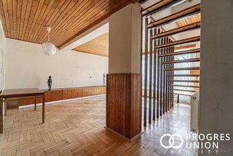 Exkluzivní prodej  rodinného domu s velkým pozemkem  Rožnov  - 9