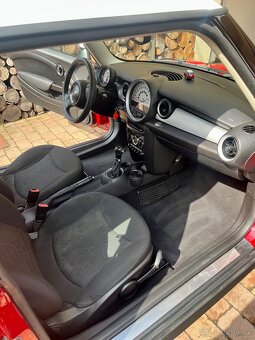 Prodám MINI cooper 2013 garážované, jeden majitel - 9