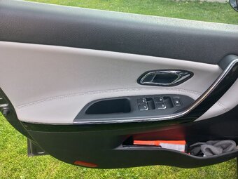 Kia ceed sw 1,6gdi, výbava TOP - 9
