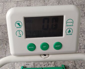 Eliptický trenažér a běžecký pás - 9
