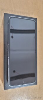 Samsung Galaxy Z Flip 6 - 9
