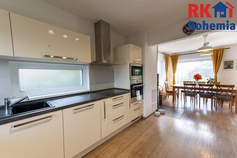 Nabízíme dvoupodlažní nízkoenergetický RD z roku 2018 o disp - 9