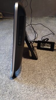 DVD/CD přehrávač. Jedná se o plně funkční PC - 9