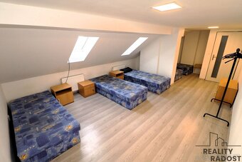 Pronájem velkého (100m²) podkrovního bytu bytu 3+kk v Ivanč - 9