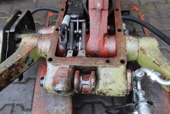 Zetor 6711 6911 7011 víko hydrauliky - 9