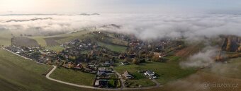Pozemek s výhledem a stavebním povolením - 9