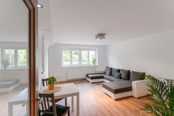 Prostorný dům se dvěma jednotkami a vzrostlou zahradou - 9