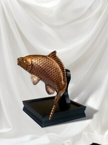 Bronzová dekorativní soška Kapra - 9