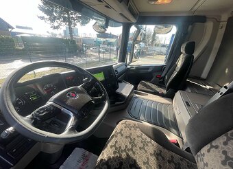 Scania G410 8x4 - třístranný sklápěč - 9