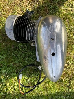 ORIGINÁL TÉMĚŘ ULOŽENKOVÝ MOTOR NA MOTOCYKL JAWA ČZ PANELKA - 9